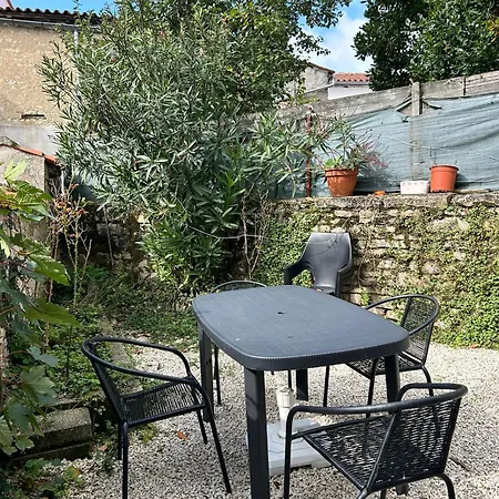 Holiday home Maison De La Greve - Coeur De Avec Cour Marans (Charente-Maritime)